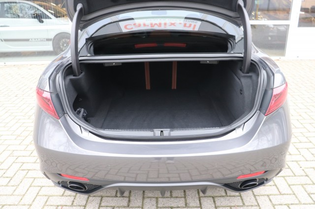 ALFA ROMEO GIULIA 2.0T SUPER AUT/SPORTST./A.CARPLAY/STOEL/STUURVERW./18'', Carmix, OSS