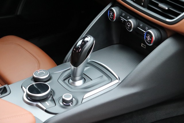 ALFA ROMEO GIULIA 2.0T SUPER AUT/SPORTST./A.CARPLAY/STOEL/STUURVERW./18'', Carmix, OSS