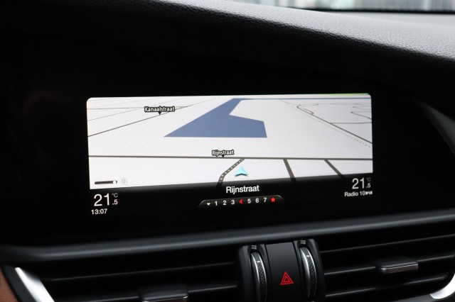 ALFA ROMEO GIULIA 2.0T SUPER AUT/SPORTST./A.CARPLAY/STOEL/STUURVERW./18'', Carmix, OSS