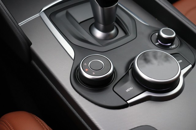 ALFA ROMEO GIULIA 2.0T SUPER AUT/SPORTST./A.CARPLAY/STOEL/STUURVERW./18'', Carmix, OSS