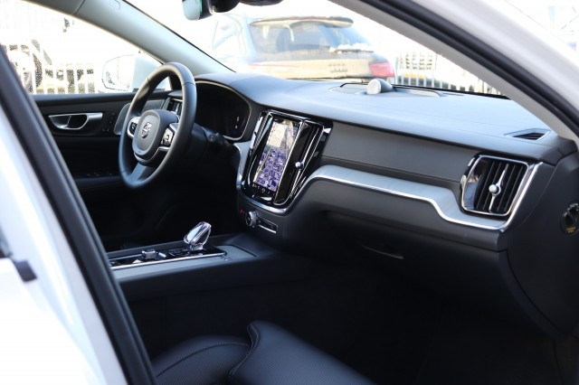 VOLVO V60 CC 2.0 B5 AWD ULTIMATE, Carmix, OSS