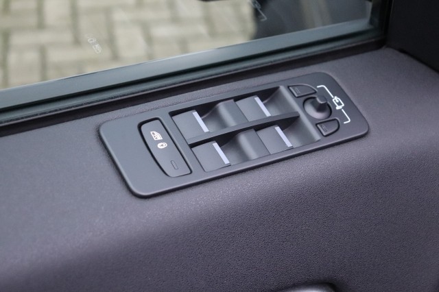 LAND ROVER DISCOVERY 2.0 SI4 4WD HSE LUXURY/TREKHAAK/PAN.DAK/LEER/ORIG.NL, Carmix, OSS