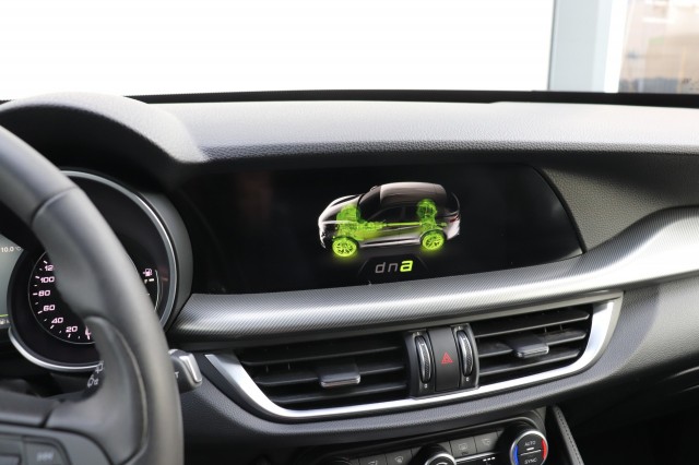 ALFA ROMEO STELVIO 2.0 T Q4 AWD SUPER AUT/A.CARPLAY/SPORTSTOELEN/STOEL/STUURVERW./1, Carmix, OSS