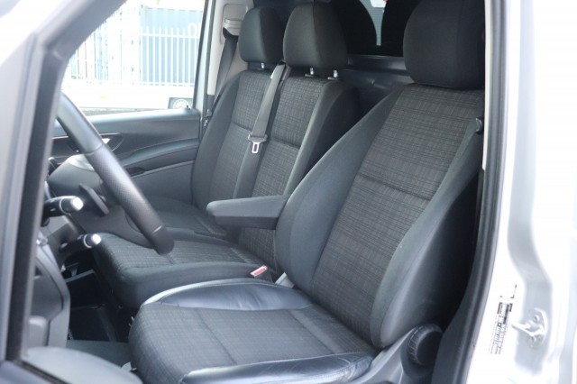 MERCEDES-BENZ VITO 119 CDI  LANG AUT(7)/3PERS/LED-ILS/CLIMA/CAMERA/PDC/SIDEBARS/17, Carmix, OSS