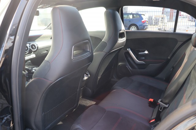 MERCEDES-BENZ A-KLASSE 180 D AMG/PANO/STOEL.VERW/APPLE.CARPLAY, Carmix, OSS