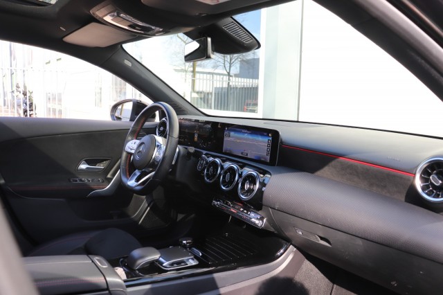 MERCEDES-BENZ A-KLASSE 180 D AMG/PANO/STOEL.VERW/APPLE.CARPLAY, Carmix, OSS