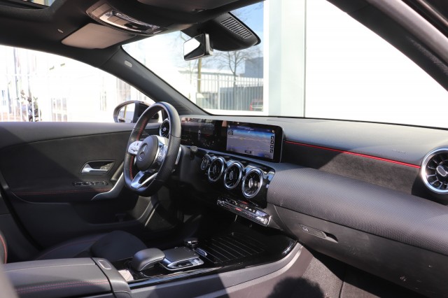 MERCEDES-BENZ A-KLASSE 180 D AMG/PANO/STOEL.VERW/APPLE.CARPLAY, Carmix, OSS