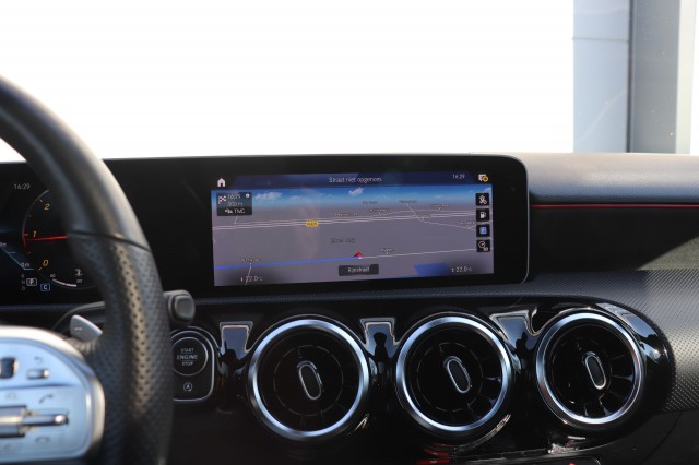MERCEDES-BENZ A-KLASSE 180 D AMG/PANO/STOEL.VERW/APPLE.CARPLAY, Carmix, OSS