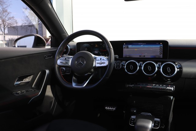 MERCEDES-BENZ A-KLASSE 180 D AMG/PANO/STOEL.VERW/APPLE.CARPLAY, Carmix, OSS