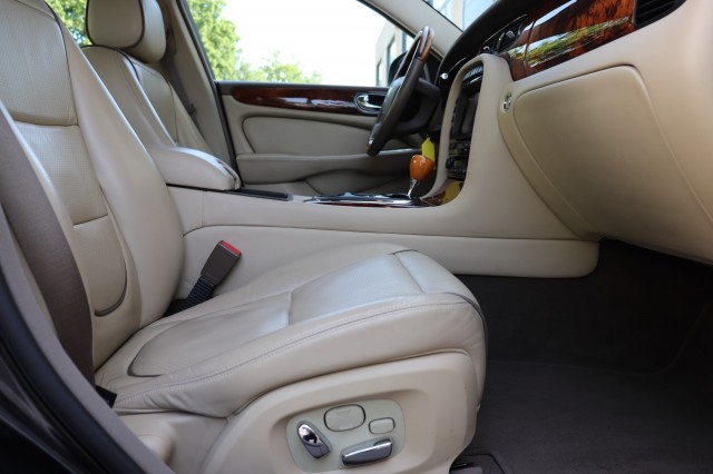 JAGUAR XJ 2.7D V6 Executive, Carmix, OSS