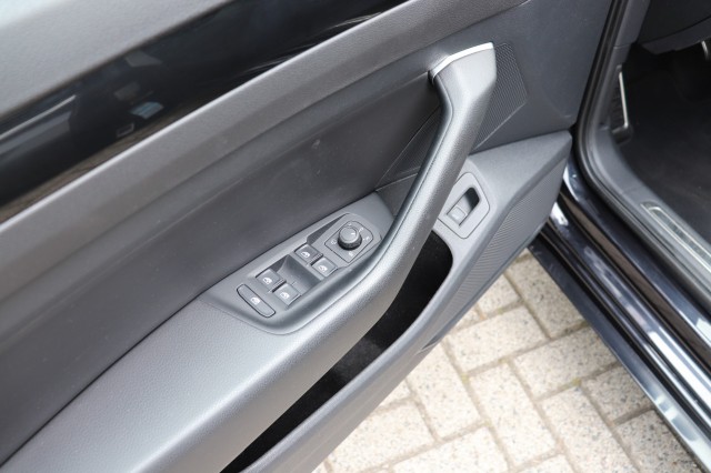 VOLKSWAGEN ARTEON 2.0 TDI 150PK DSG AUT ELEGANCE/A.CarPlay/Massage/18, Carmix, OSS