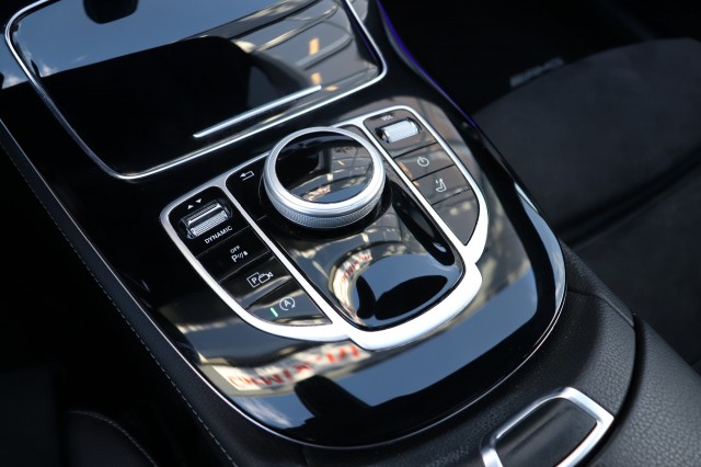 MERCEDES-BENZ E-KLASSE 220 D Estate AUT(9) Business Solution AMG/EURO6/SCHUIFDAK/AMBIENT/19, Carmix, OSS