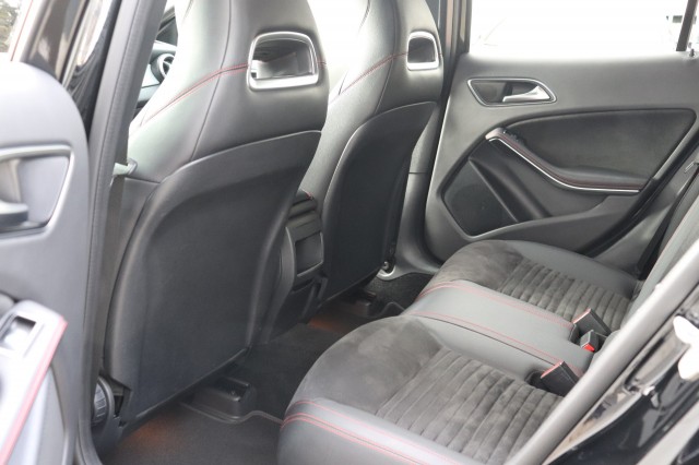 MERCEDES-BENZ GLA-KLASSE 180 AMG AUT/ORIG.NL/BI-XENON/CLIMA/CRUISE/19, Carmix, OSS