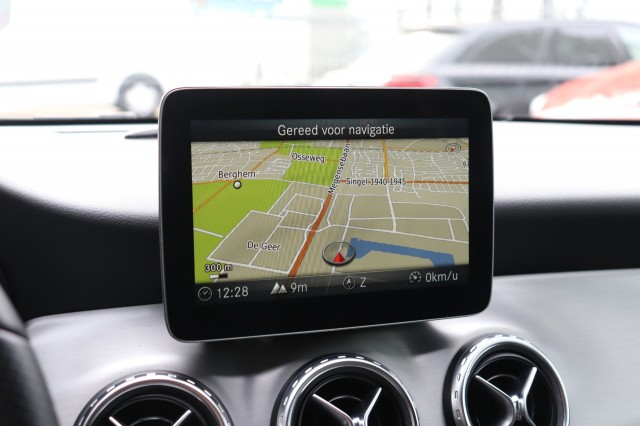MERCEDES-BENZ GLA-KLASSE 180 AMG AUT/ORIG.NL/BI-XENON/CLIMA/CRUISE/19, Carmix, OSS