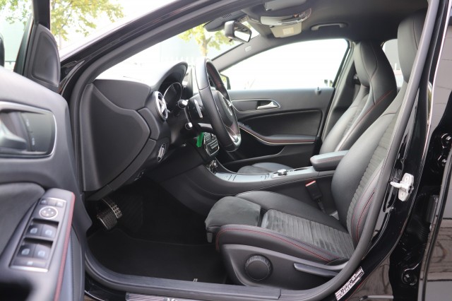 MERCEDES-BENZ GLA-KLASSE 180 AMG AUT/ORIG.NL/BI-XENON/CLIMA/CRUISE/19, Carmix, OSS