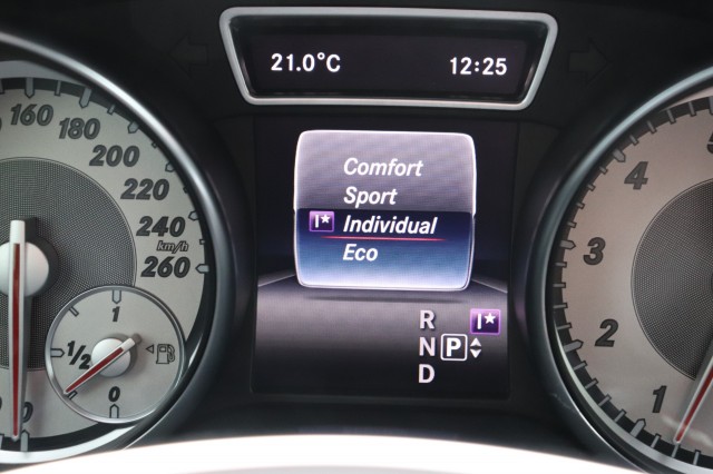 MERCEDES-BENZ GLA-KLASSE 180 AMG AUT/ORIG.NL/BI-XENON/CLIMA/CRUISE/19, Carmix, OSS