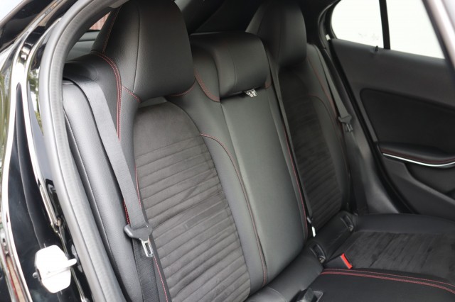 MERCEDES-BENZ GLA-KLASSE 180 AMG AUT/ORIG.NL/BI-XENON/CLIMA/CRUISE/19, Carmix, OSS