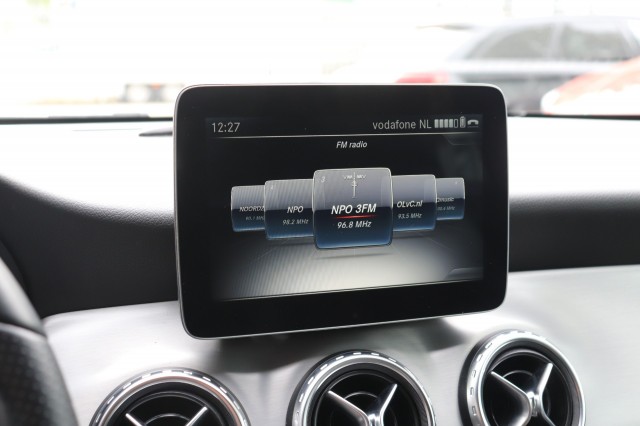 MERCEDES-BENZ GLA-KLASSE 180 AMG AUT/ORIG.NL/BI-XENON/CLIMA/CRUISE/19, Carmix, OSS