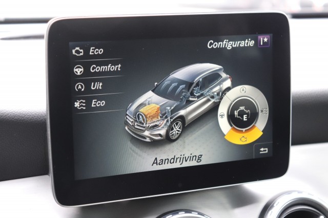 MERCEDES-BENZ GLA-KLASSE 180 AMG AUT/ORIG.NL/BI-XENON/CLIMA/CRUISE/19, Carmix, OSS