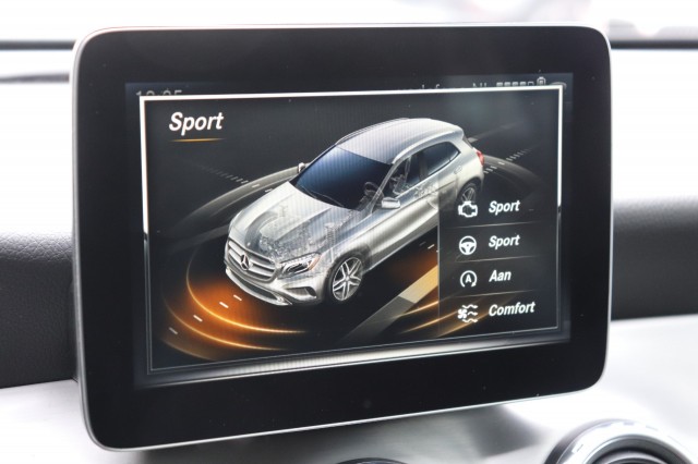 MERCEDES-BENZ GLA-KLASSE 180 AMG AUT/ORIG.NL/BI-XENON/CLIMA/CRUISE/19, Carmix, OSS