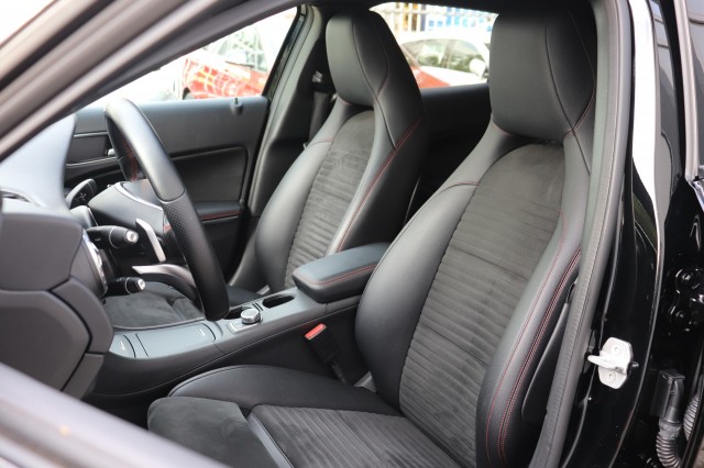 MERCEDES-BENZ GLA-KLASSE 180 AMG AUT/ORIG.NL/BI-XENON/CLIMA/CRUISE/19, Carmix, OSS