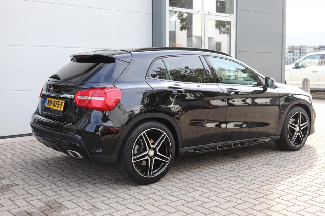 MERCEDES-BENZ GLA-KLASSE 180 AMG AUT/ORIG.NL/BI-XENON/CLIMA/CRUISE/19, Carmix, OSS
