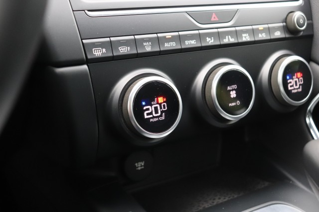 JAGUAR E-PACE 2.0 P250 AWD FIRST EDITION/STOEL.STUUR.VERW/360/CARPLAY, Carmix, OSS