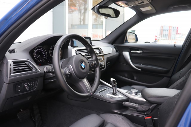 BMW 1-SERIE 116D High Executive M SPORT/CARPLAY/CAMERA/STOEL.VERW/LED, Carmix, OSS