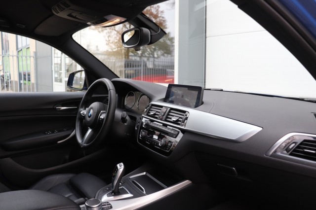 BMW 1-SERIE 116D High Executive M SPORT/CARPLAY/CAMERA/STOEL.VERW/LED, Carmix, OSS