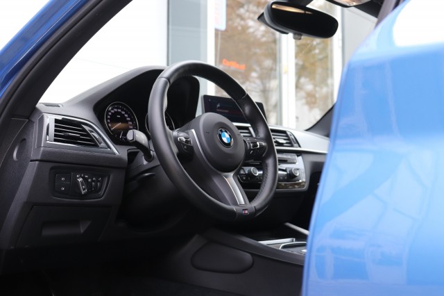 BMW 1-SERIE 116D High Executive M SPORT/CARPLAY/CAMERA/STOEL.VERW/LED, Carmix, OSS