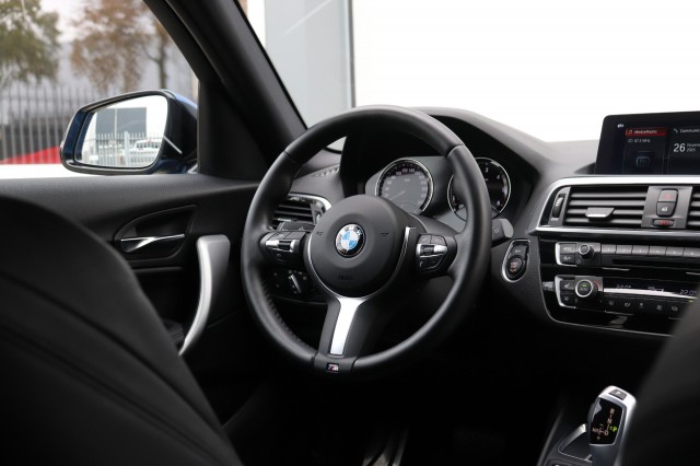 BMW 1-SERIE 116D High Executive M SPORT/CARPLAY/CAMERA/STOEL.VERW/LED, Carmix, OSS