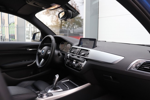 BMW 1-SERIE 116D High Executive M SPORT/CARPLAY/CAMERA/STOEL.VERW/LED, Carmix, OSS