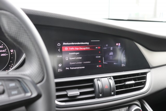 ALFA ROMEO GIULIA 2.0T SPRINT/VELOCE.INT/STOEL.STUUR.VERW/ADAP.CRUISE/19, Carmix, OSS