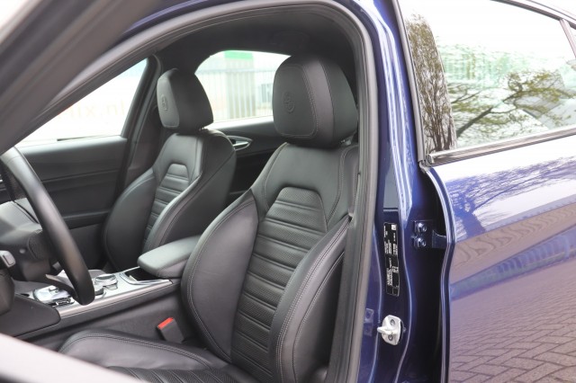 ALFA ROMEO GIULIA 2.0T SPRINT/VELOCE.INT/STOEL.STUUR.VERW/ADAP.CRUISE/19, Carmix, OSS