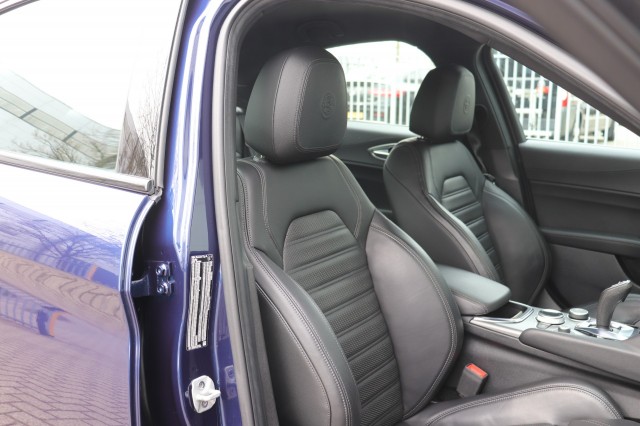 ALFA ROMEO GIULIA 2.0T SPRINT/VELOCE.INT/STOEL.STUUR.VERW/ADAP.CRUISE/19, Carmix, OSS
