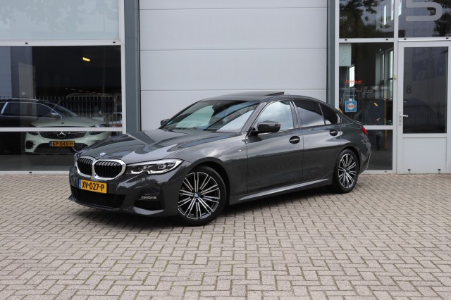 Bmw 3-serie - 320I HIGH EXE. ED./M-SPORT/1E EIG./SCHUIFDAK/H.K.AUDIO/LEER/ORIG.NL/18INCH