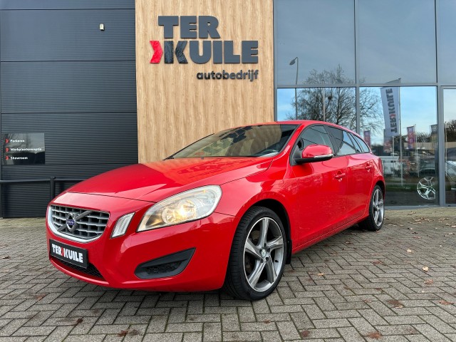 VOLVO V60 1.6 T3 / apk 08-2026 , Autobedrijf Ter Kuile, Enschede