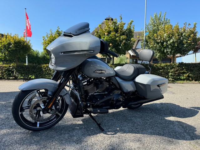 HARLEY-DAVIDSON street glide streetglide special flhxs