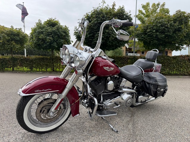 HARLEY-DAVIDSON deluxe flstn softail