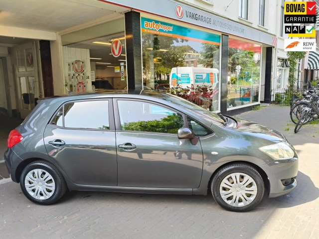 Toyota Auris - 1.6-16V Sol