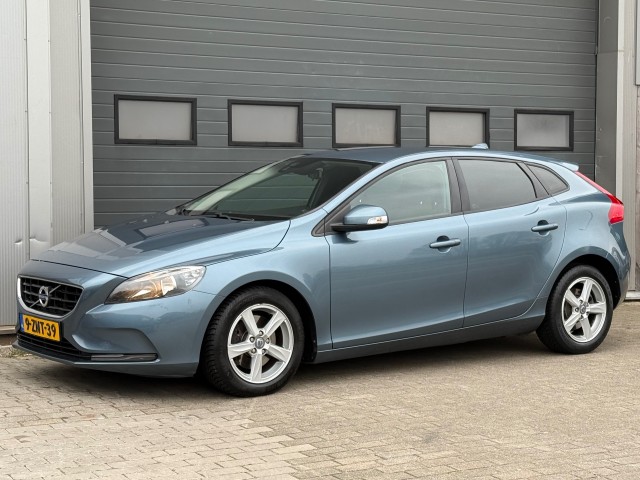 VOLVO V40 1.6 D2 Kinetic Aut. Navi Pdc Trekhaak APK tot 01-2026!, Van Veen Automotive, Enschede