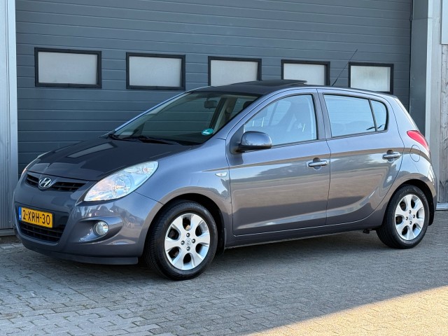 HYUNDAI I20 1.2I BUSINESS 77PK 5-Drs Airco Schuif-dak Trekhaak NW APK!, Van Veen Automotive, Enschede