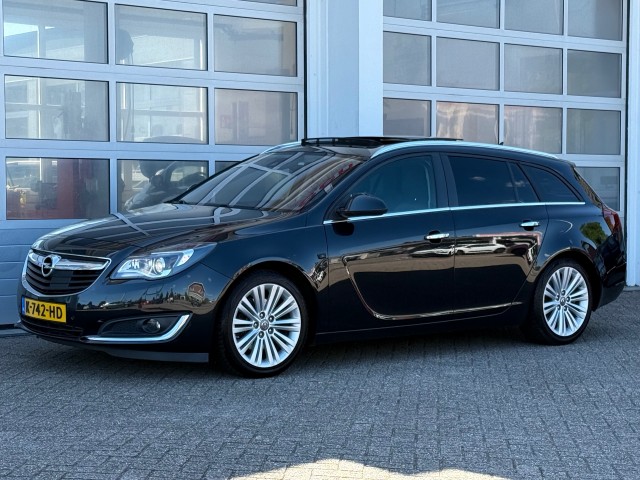 OPEL INSIGNIA 2.0 Turbo 250PK Cosmo 4X4 Aut. Navi Camera Trekhaak, Van Veen Automotive, Hengelo