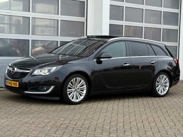 OPEL INSIGNIA 2.0 Turbo 250PK Cosmo 4X4 Aut. Navi Camera Trekhaak, Van Veen Automotive, Hengelo