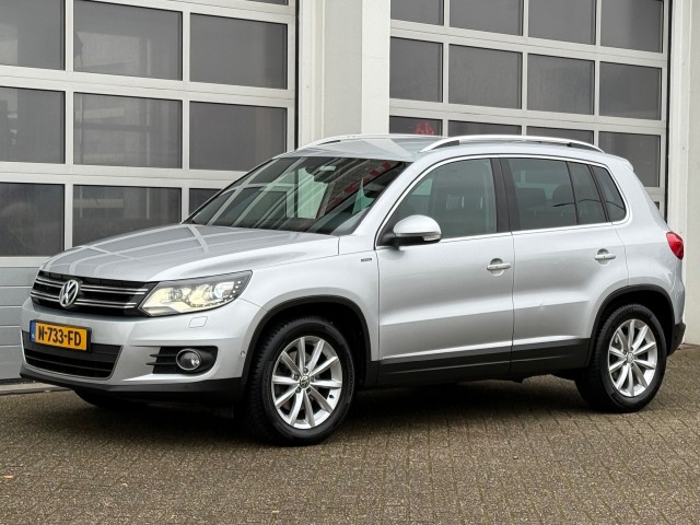 VOLKSWAGEN TIGUAN 1.4 TSI 160PK Lounge Aut. Navi Camera Trekhaak , Van Veen Automotive, Hengelo