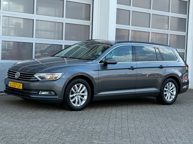VOLKSWAGEN PASSAT 1.6 TDI Connected Series Aut. Navi Camera Trekhaak EXPORT!, Van Veen Automotive, Hengelo