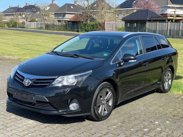 TOYOTA AVENSIS 1.8 VVT-I Business / ECC/ Navi/ Cruise/ Trekhaak/ Camera/ Xenon/ LM, Auto 10, Haaksbergen