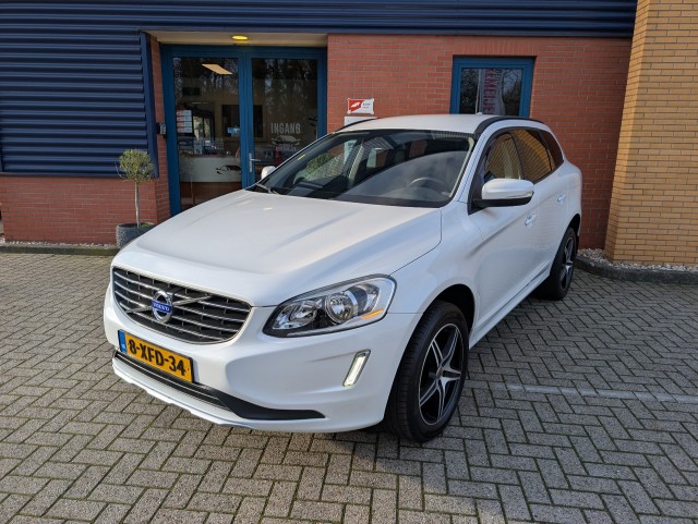 Volvo Xc60 - 2.0 T5 FWD SUMMUM, Automaat, Trekhaak, Airco, PDC