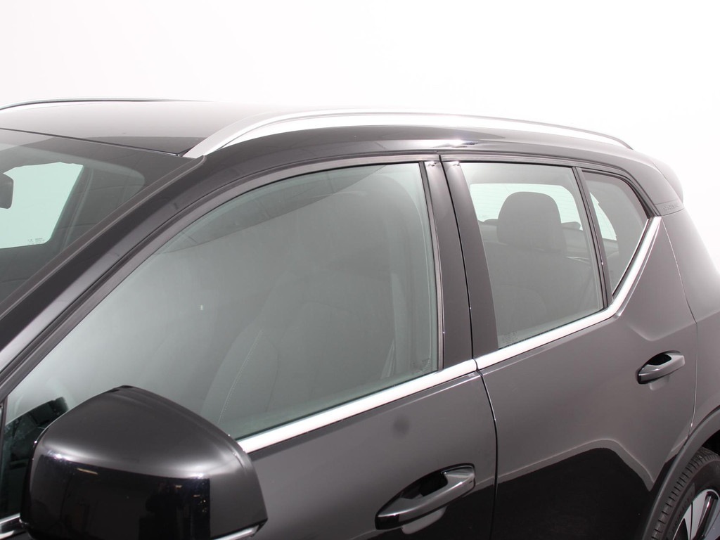 VOLVO, XC40