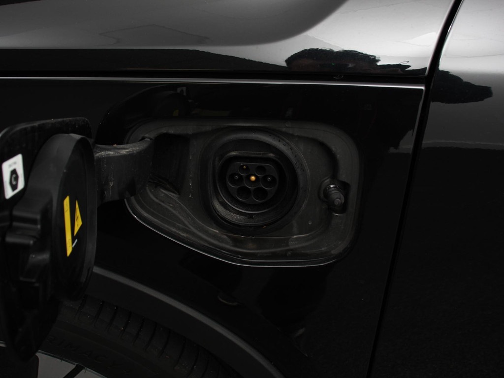 VOLVO, XC40